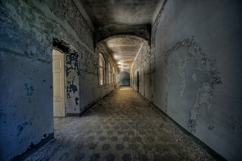 Illustration for article titled The Decaying Remains of Abandoned Hospitals
